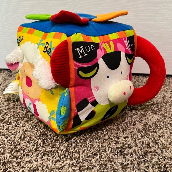 Melissa and Doug Musical Farmyard Cube Learning Toy - Picture 1 of 5